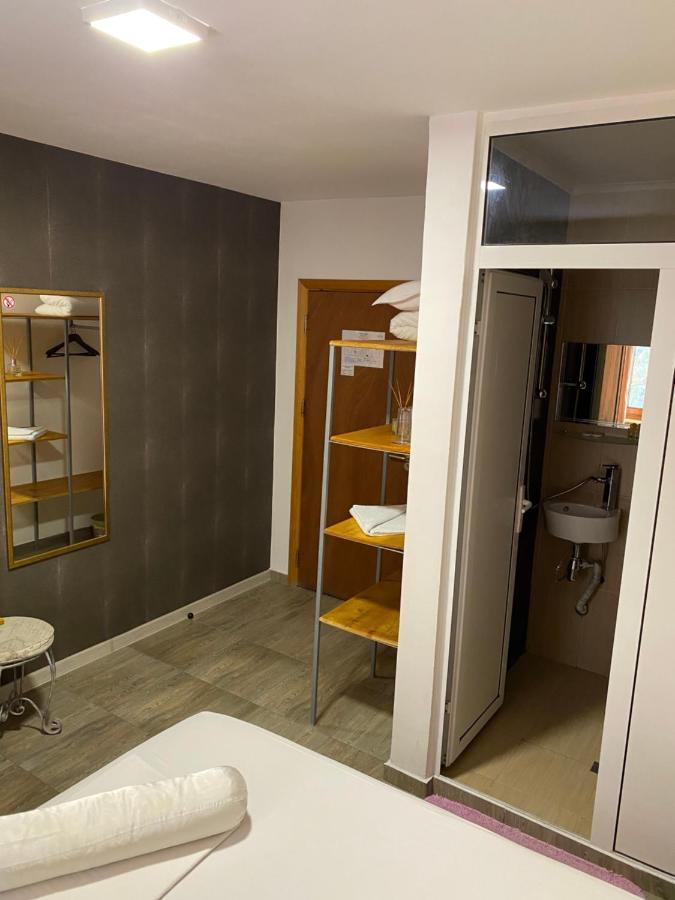 Family Hotel Amor Ruse Extérieur photo