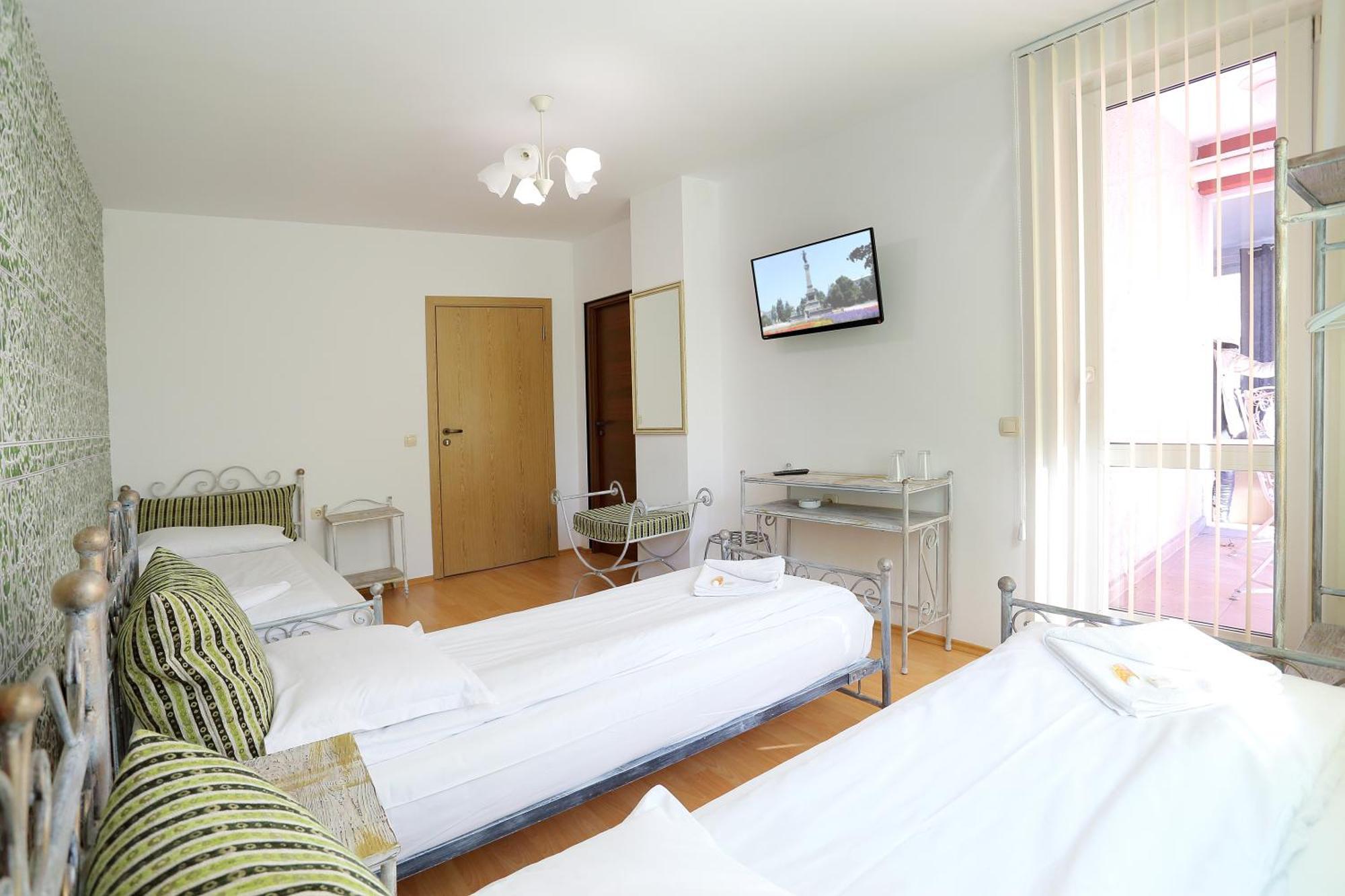 Family Hotel Amor Ruse Extérieur photo