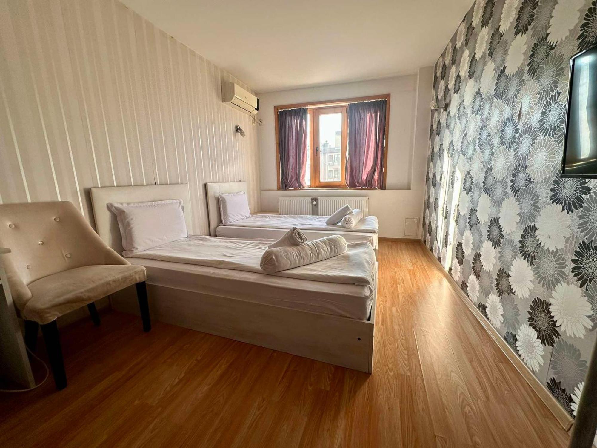 Family Hotel Amor Ruse Extérieur photo