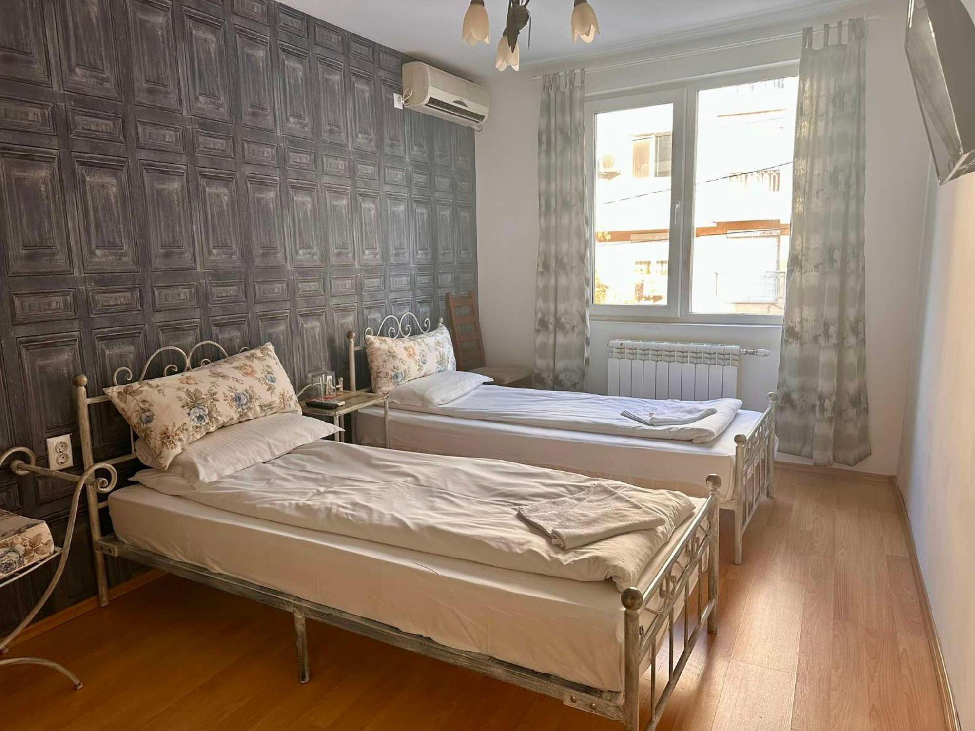 Family Hotel Amor Ruse Extérieur photo