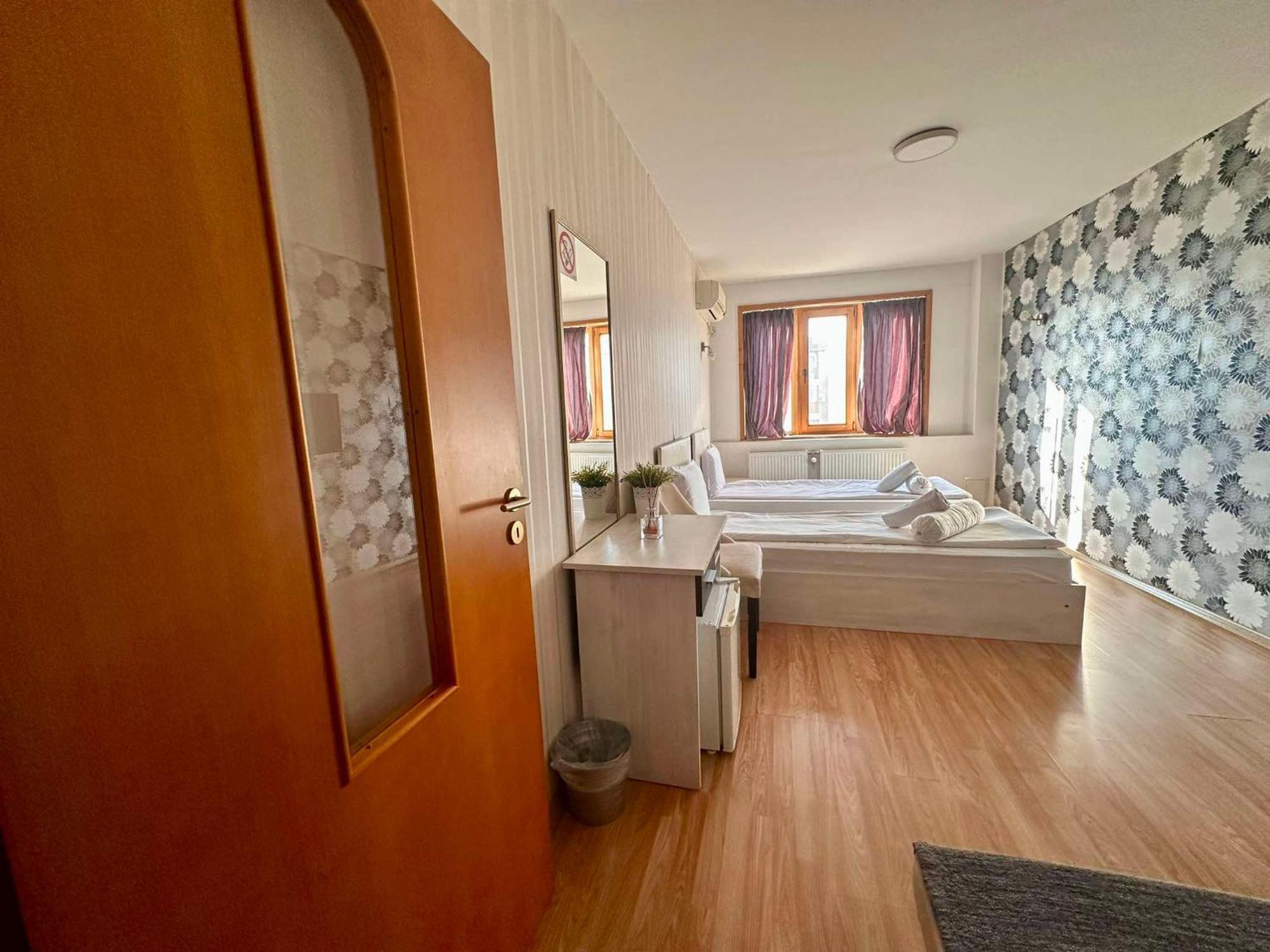 Family Hotel Amor Ruse Extérieur photo