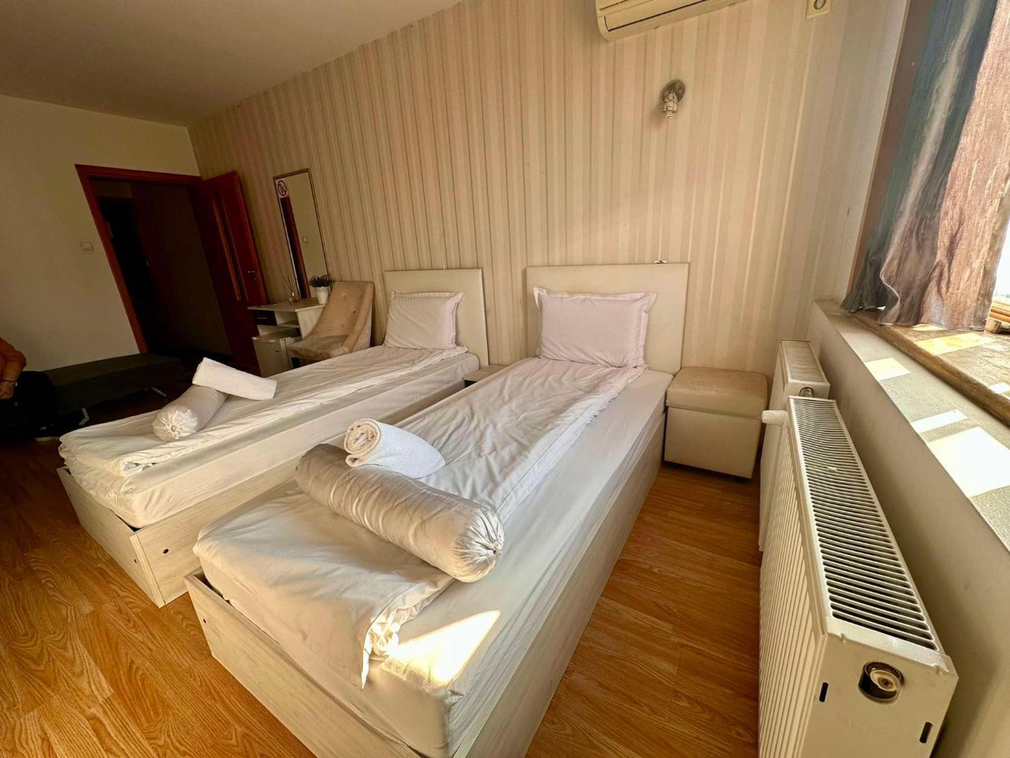 Family Hotel Amor Ruse Extérieur photo