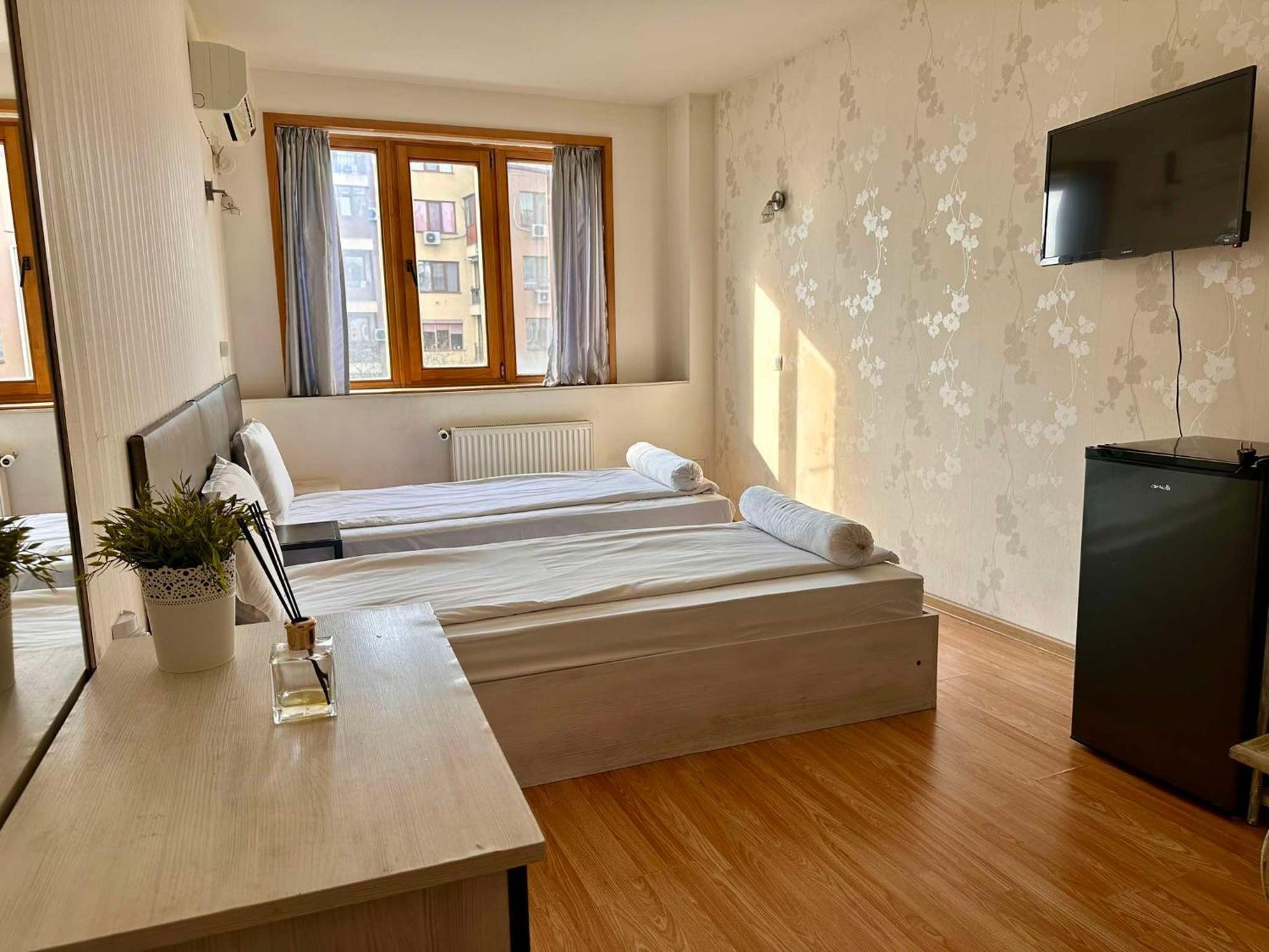 Family Hotel Amor Ruse Extérieur photo