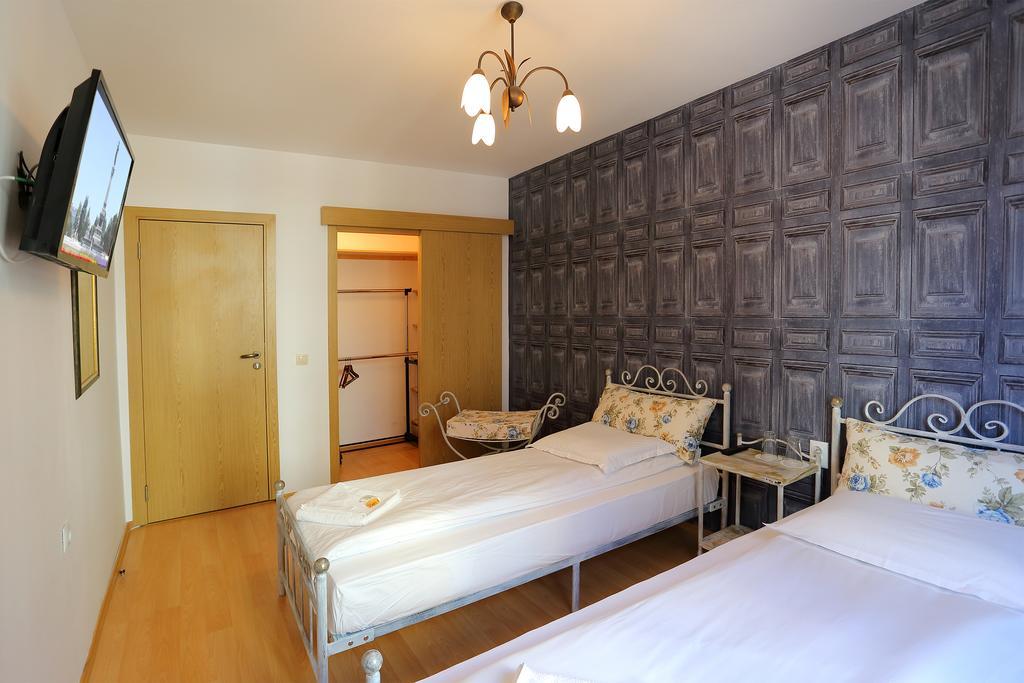 Family Hotel Amor Ruse Extérieur photo