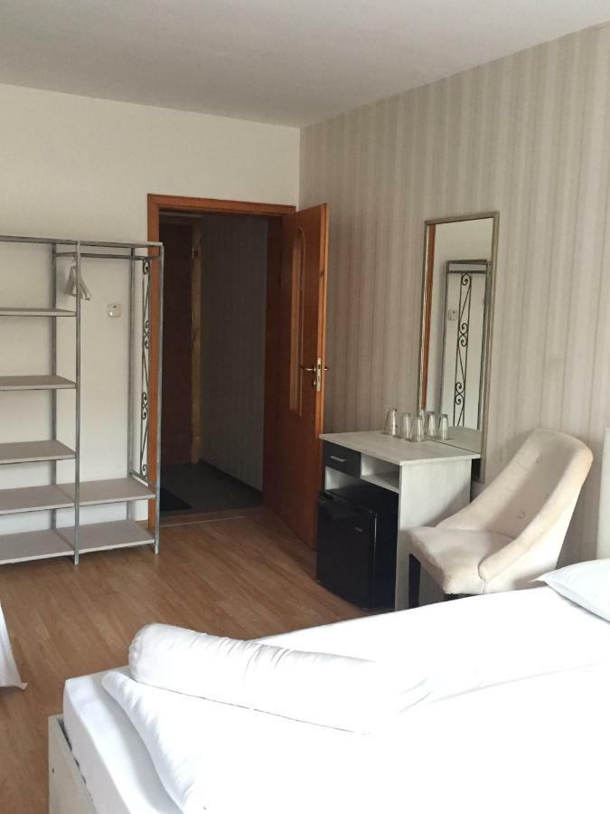 Family Hotel Amor Ruse Extérieur photo